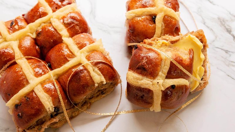 Hot Cross Buns at La Renaissance