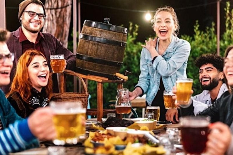 Taylor Swift Trivia at Hart's Pub